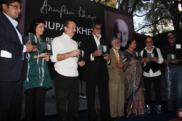 Arnab Goswami, Nidhi Razdan, Anupam Kher, Amitabh Bachchan, Ashok Chopra, Kirron Kher, Pritish Nandy and Ashutosh at the book launch of Anupam Kher's book