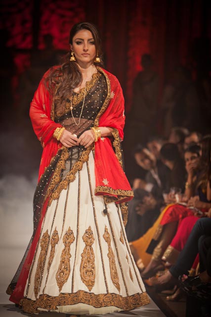 Soha Ali Khan in fashions inspired by the films of Rituparno Ghosh
