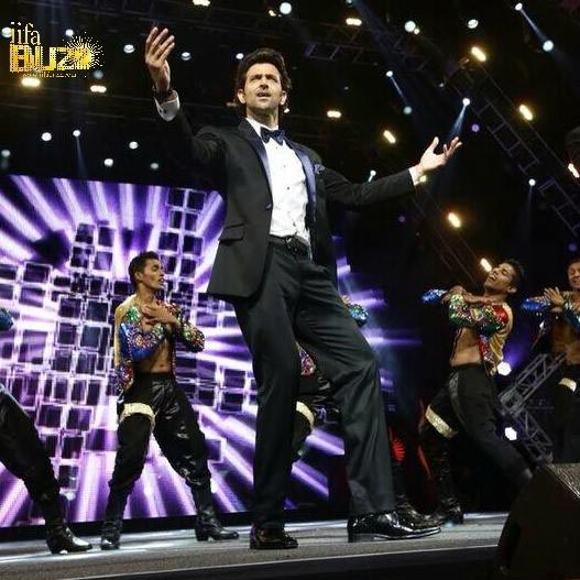 Hrithik Roshan performs at IIFA