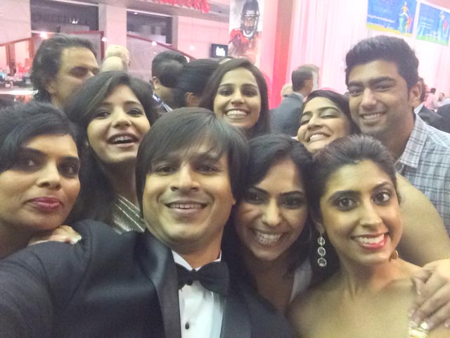 Bollywood fans take a selfie with Vivek Oberoi at IIFA