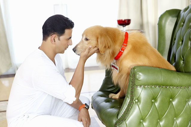 Akshay Kumar and his canine rival for an inheritance in 'Entertainment'