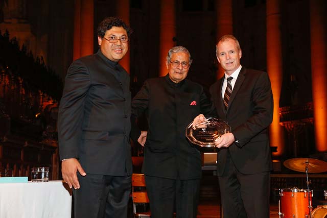  Arvind Raghunathan and Victor Menezes with George R. Oliver, CEO of Tyco International
