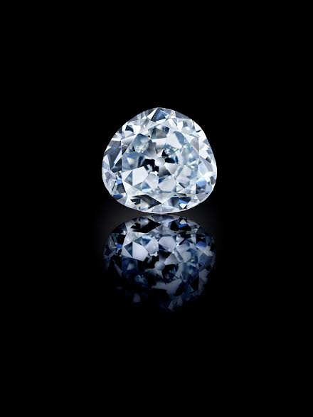 Idol’s Eye Probably Golconda, early 17th century Antique triangular modified brilliant-cut light blue diamond H. 1 in. (2.6 cm), W. 1⅛ in. (2.8 cm), D. ½ in. (1.3 cm), Wt. 70.21 ct. Al-Thani Collection Image: © Servette Overseas Limited 2014. All rights reserved. (Photograph taken by Prudence Cuming