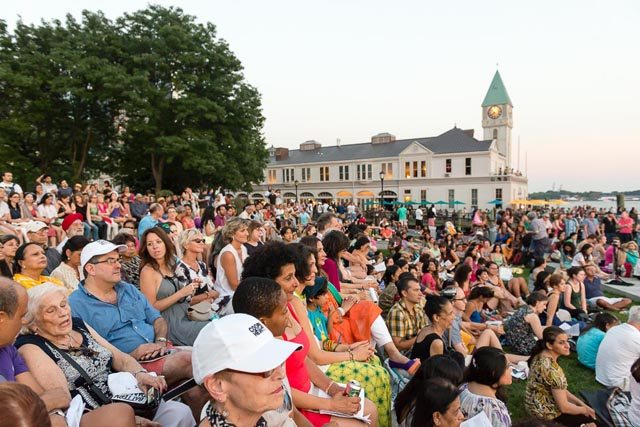 The audience at the Erasing Borders Outdoor Dance Festival 