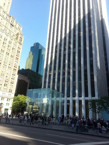 Crowds on Fifth Avenue. Photo -Lavina Melwani