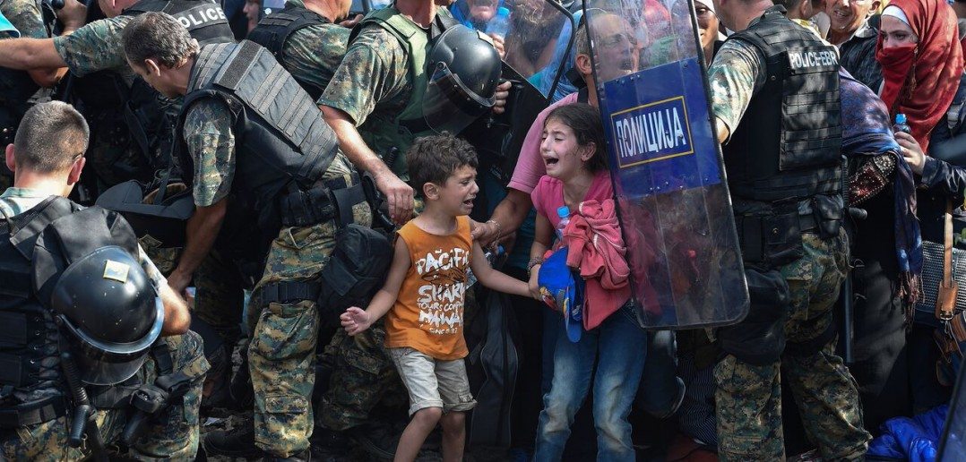 Greek-Macedonian border: Utter despair © Georgi Licovski/epa