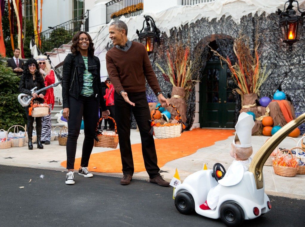 “The President and First Lady react to a child in a pope costume and mini popemobile as they welcomed children during a Halloween event on the South Lawn of the White House.” (Official White House Photo by Pete Souza)