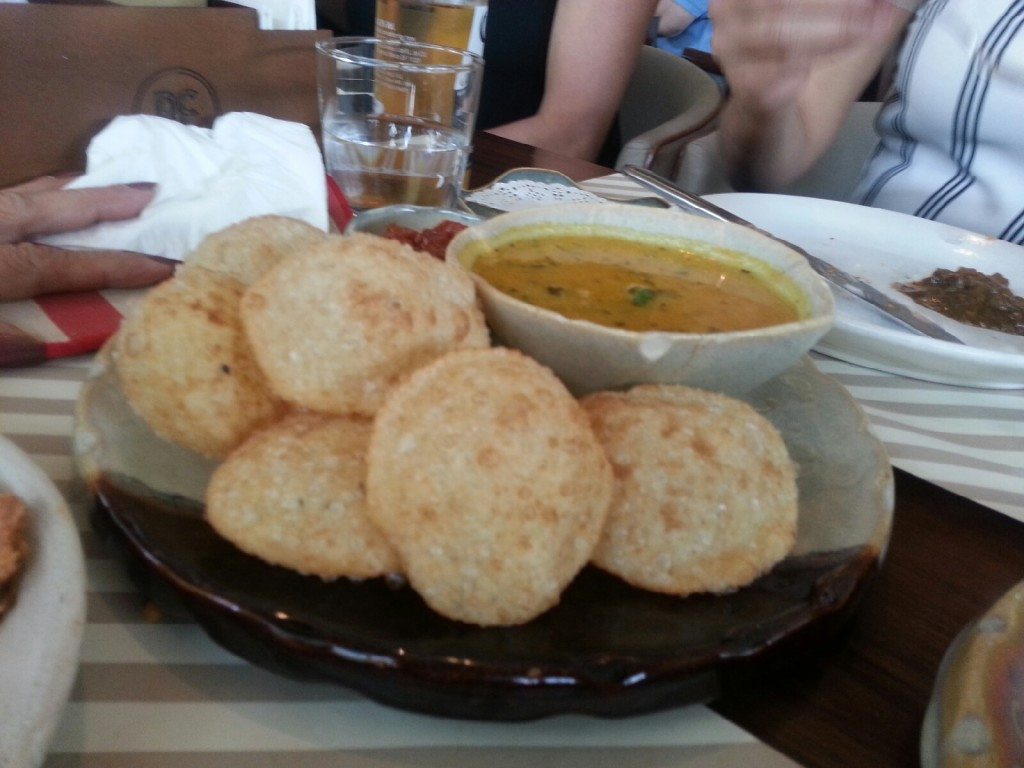 Mini puris and alu sabzi at the Delhi Club