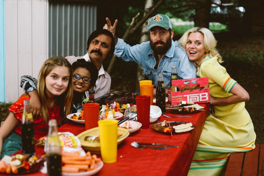 Growing Up Smith - Brighton Sharbino, Roni Akurati, Anjul Nigam, Jason Lee and Hilarie Burton.