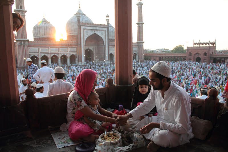 Sharing a meal at Eid