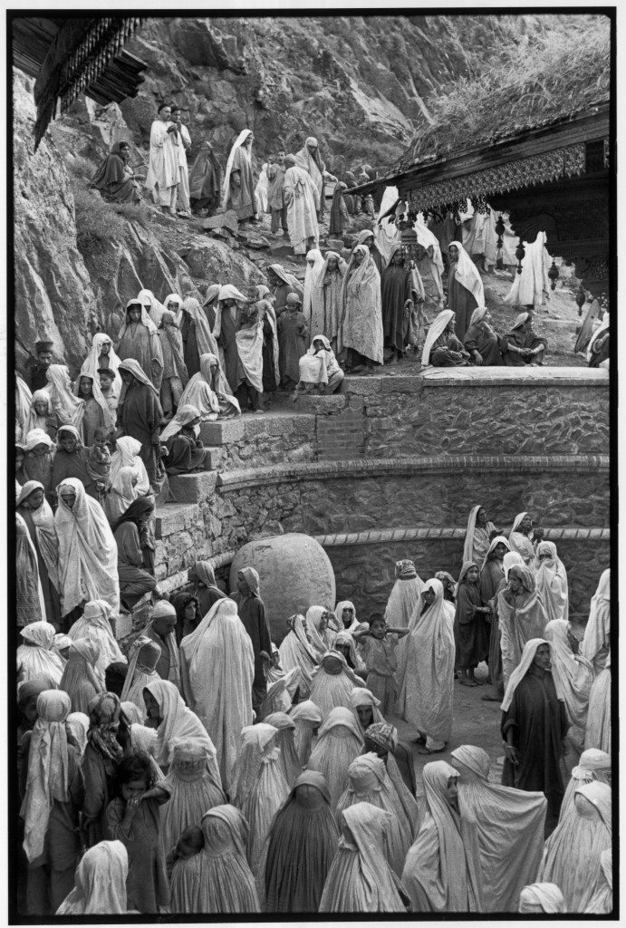 India. Kashmir. Srinagar. 1948. Mahdum Shah Ziarat mosque. Friday prayer.