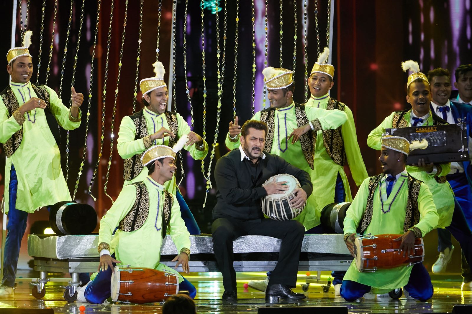 Salman Khan's finale performance at IIFA 2017