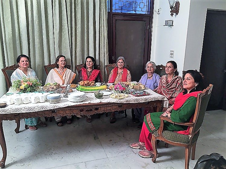Sarab and her six sisters share memories