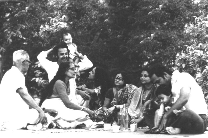 A family picnic in the old days in Bengal