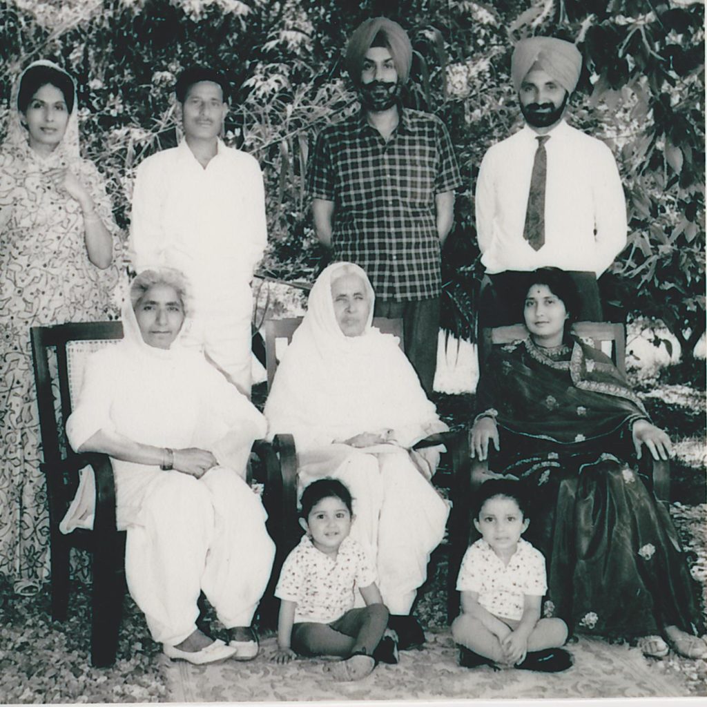 Family portrait with with Yadhuvanshi Kumari, Rajmata Vimal Kaur (middle) Manmohan Singh Puri and Kaushalindra Singh (parents of Jyoti) and two children are Jyoti’s sisters, Gauri and Ketki.