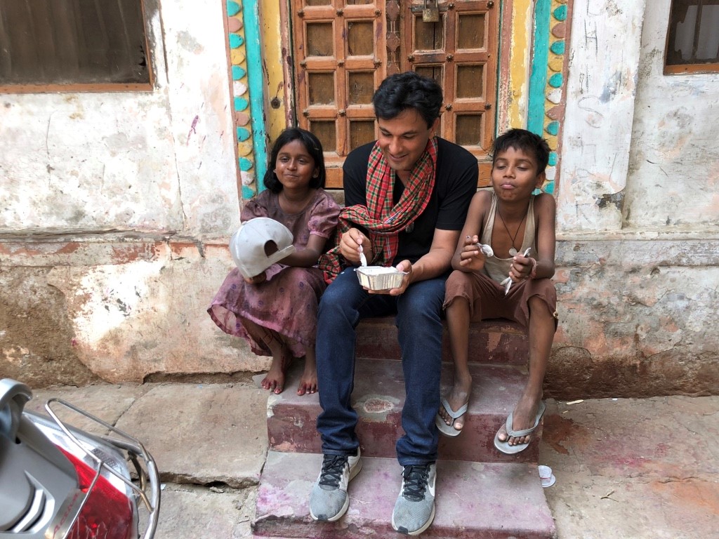 Vikas Khanna with child artists on the sets of 'The Last Color'