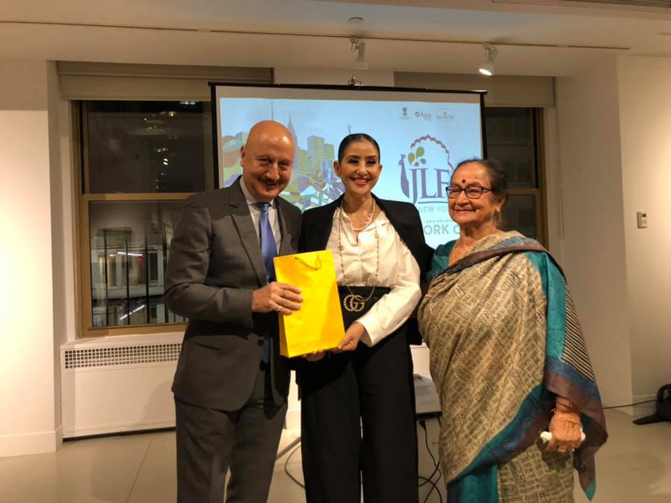 Anupam Kher, Manisha Koirala and Dulari Kher