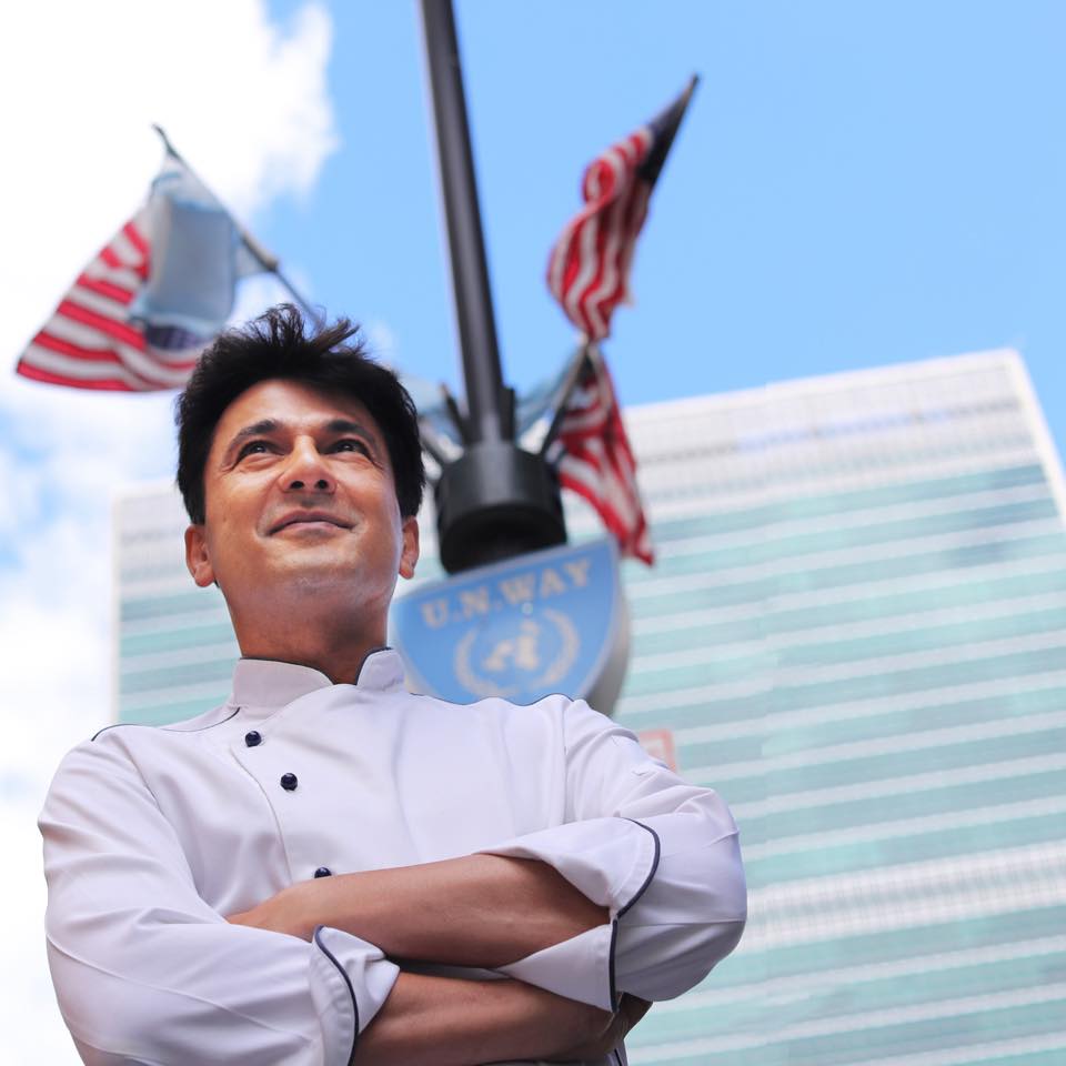 1.Vikas Khanna outside the UN in happier days.