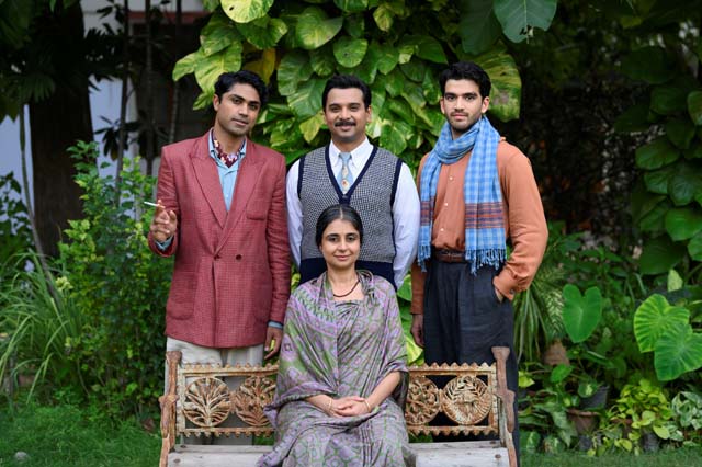 Mrs Rupa Mehra (Mahira Kakkar), Amit Chatterji (MIKHAIL SEN), Haresh Khanna (NAMIT DAS), Kabir Durrani (DANESH RAZVI) - (C) Lookout Point - Photographer: SHARBENDU DE