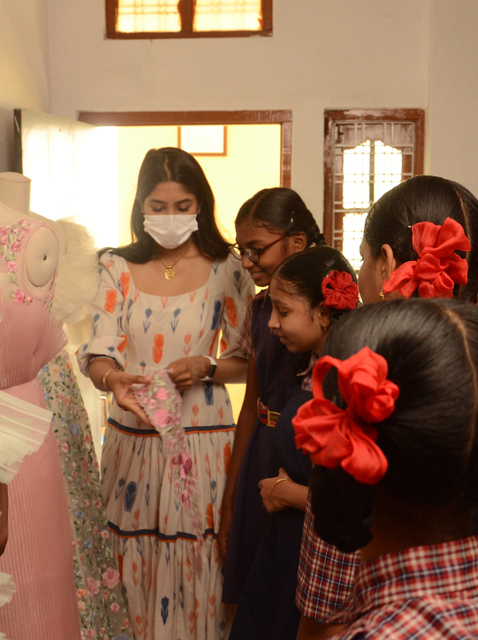 Shriya with CHI students