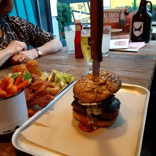 An all veggie meal at a pub