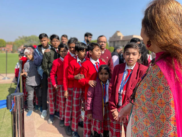 School children at Rashtrapati Bhavan gardens