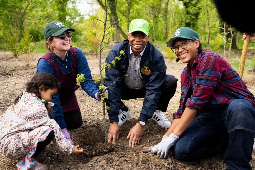 Mayor Adams with volunteers