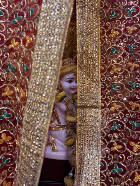 Baby Krishna revealed at midnight on Janmashtami