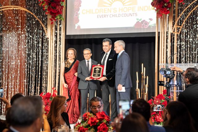 Children's Hope Gala - Nitin Rakesh of Mphasis receives Lotus Award from Dina Pahlajani, CG. Binaya Srikanta Pradhan and Prakash Melwani of Blackstone