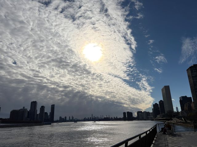 Photo of the Day -East River - Chasing the Sun